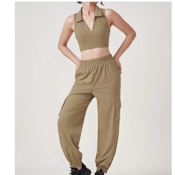 IcyAir™ Collared Plunge Neck Crop - Picture 2 of 6